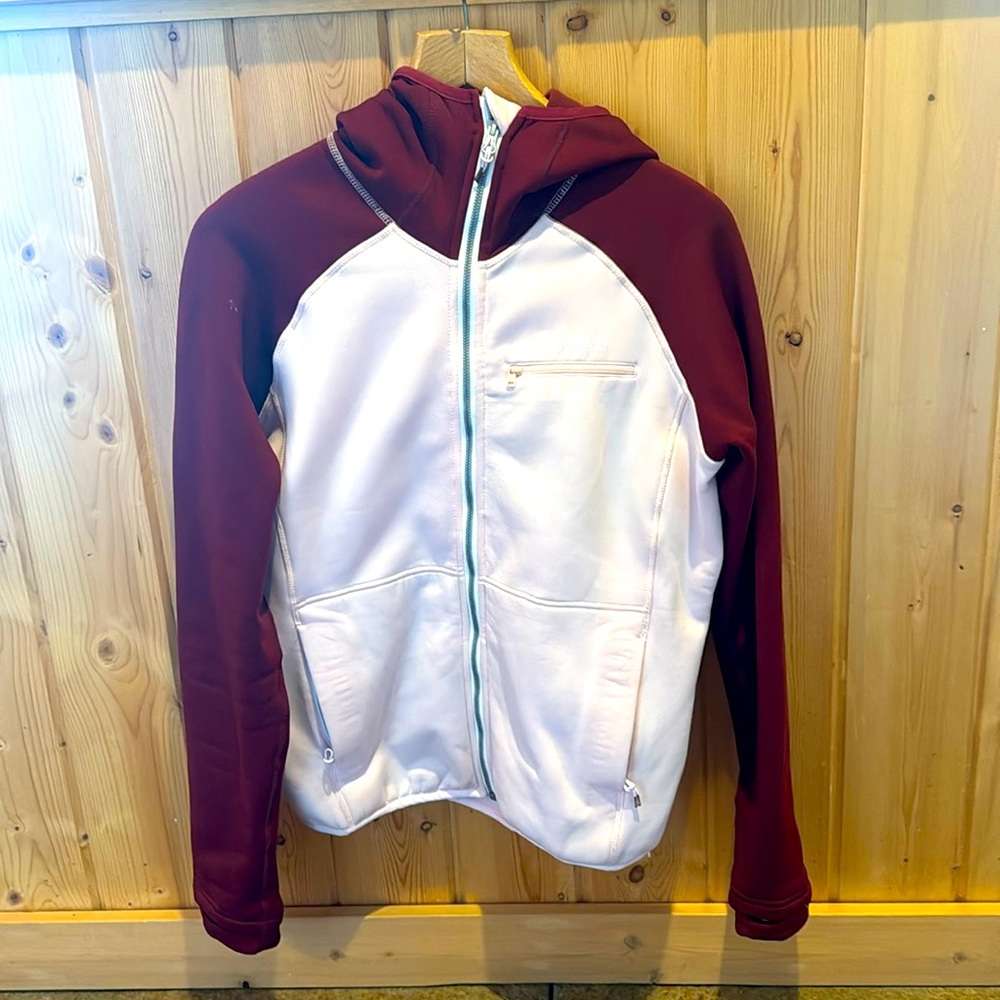 Cotopaxi women’s abrazo hooded full zip fleece jacket.